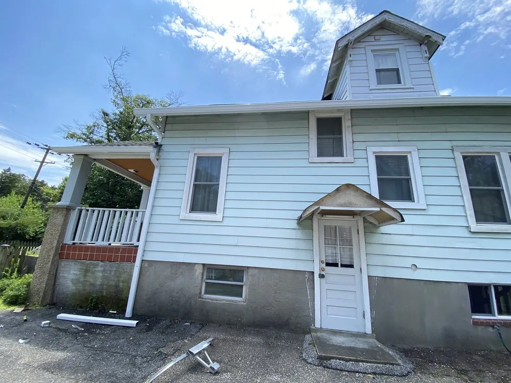 Slide of Castro Roofing DMV