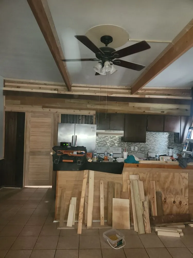 Licensed roof installation experts serving Spurgeon, IN - Caveman Dave's Home and Auto