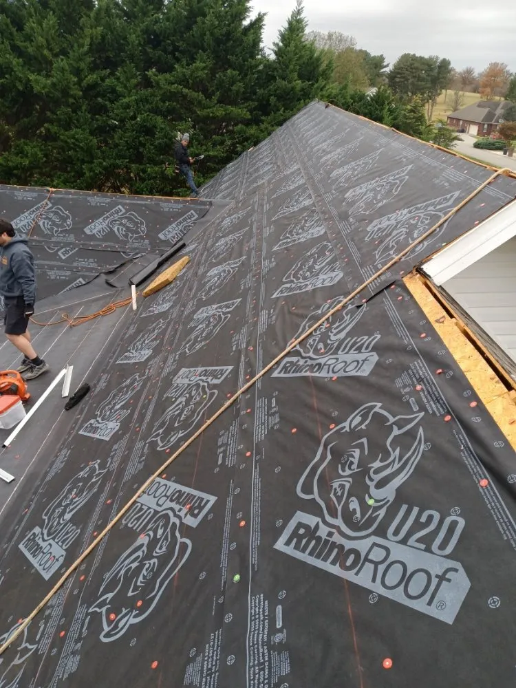 Slide of Cáceres Roofing