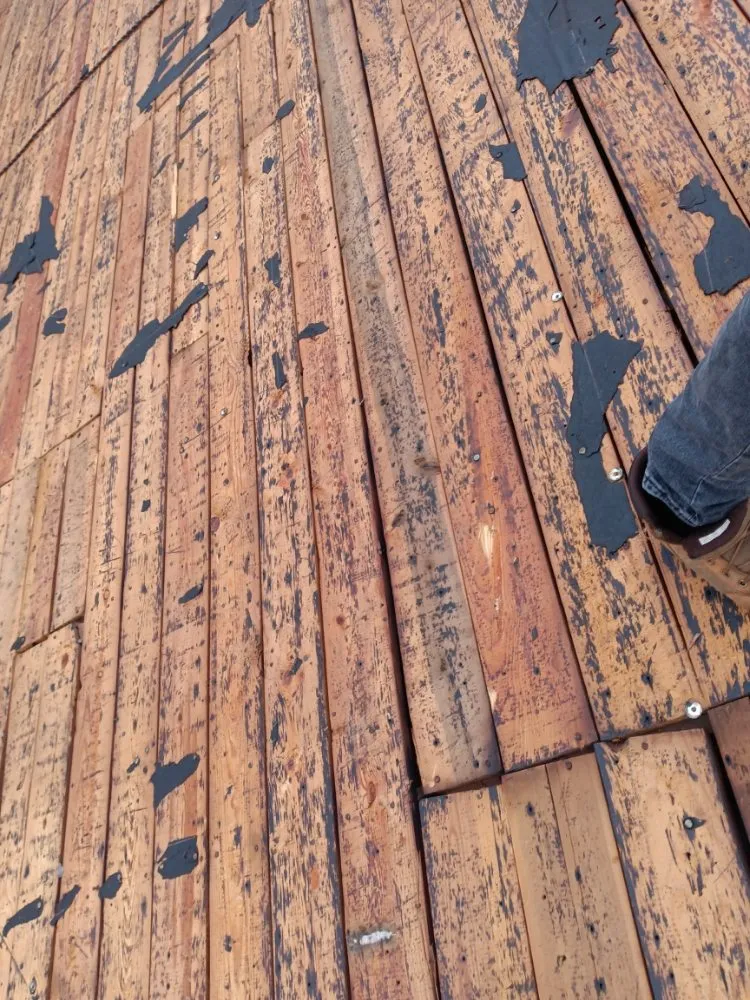 Slide of Cáceres Roofing