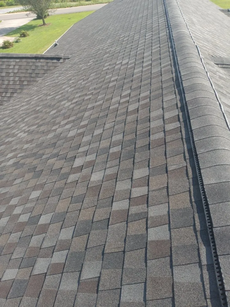 Slide of Cáceres Roofing