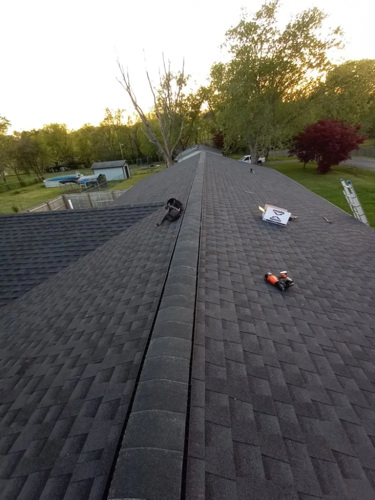Slide of Cáceres Roofing