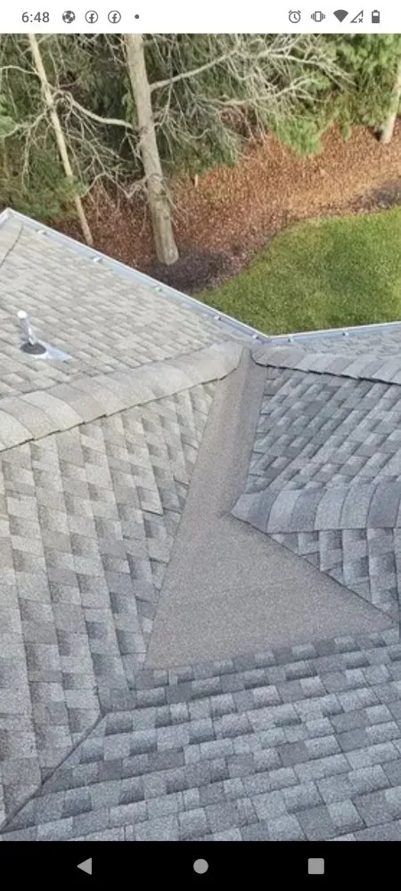 Slide of Cáceres Roofing