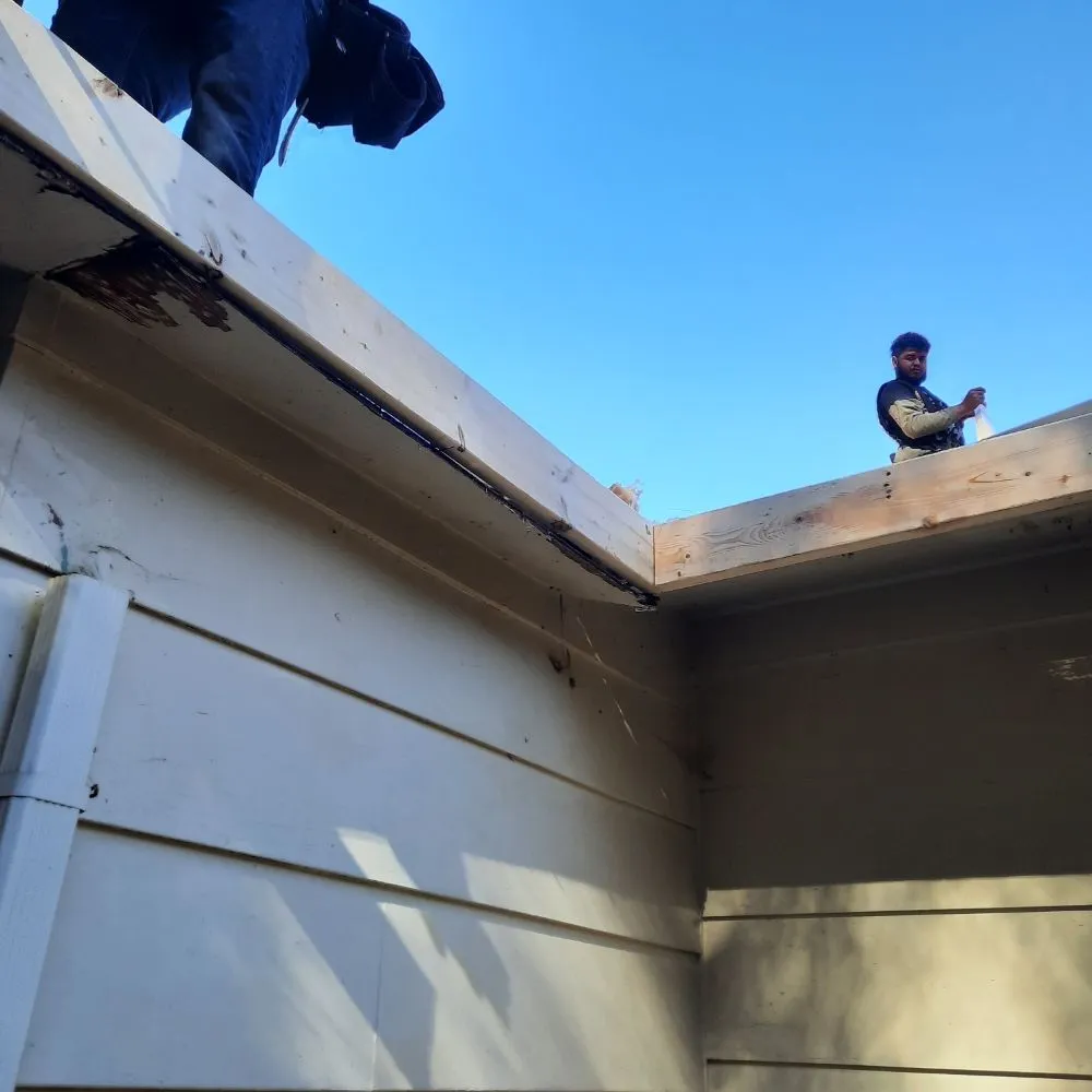 Slide of Cáceres Roofing