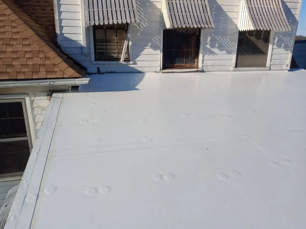 Slide of Cáceres Roofing