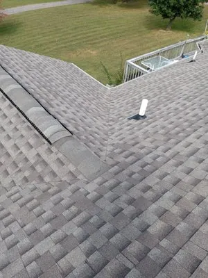 Cáceres Roofing Logo