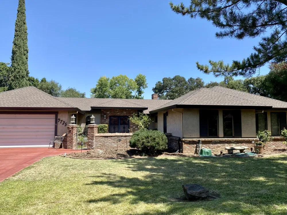 Slide of C&D Roofing