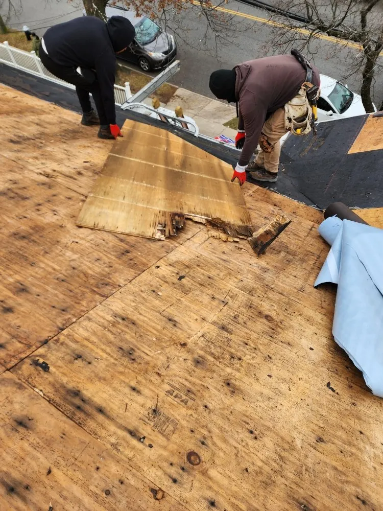 Slide of Central Islip Gutter Clean and Repair