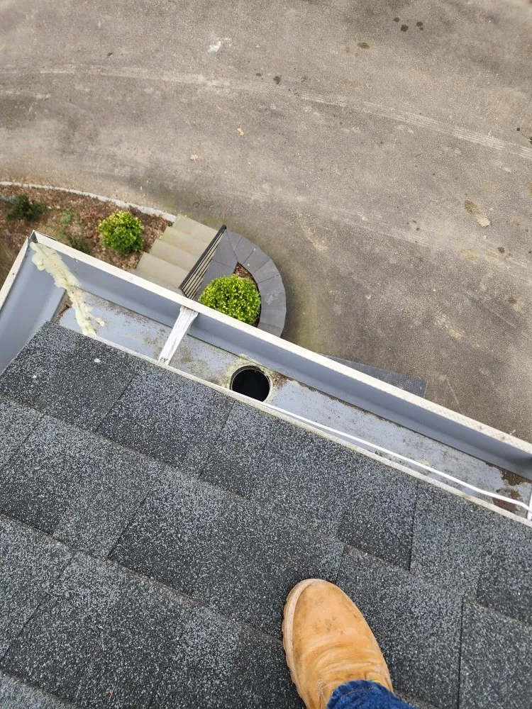 Slide of Central Islip Gutter Clean and Repair