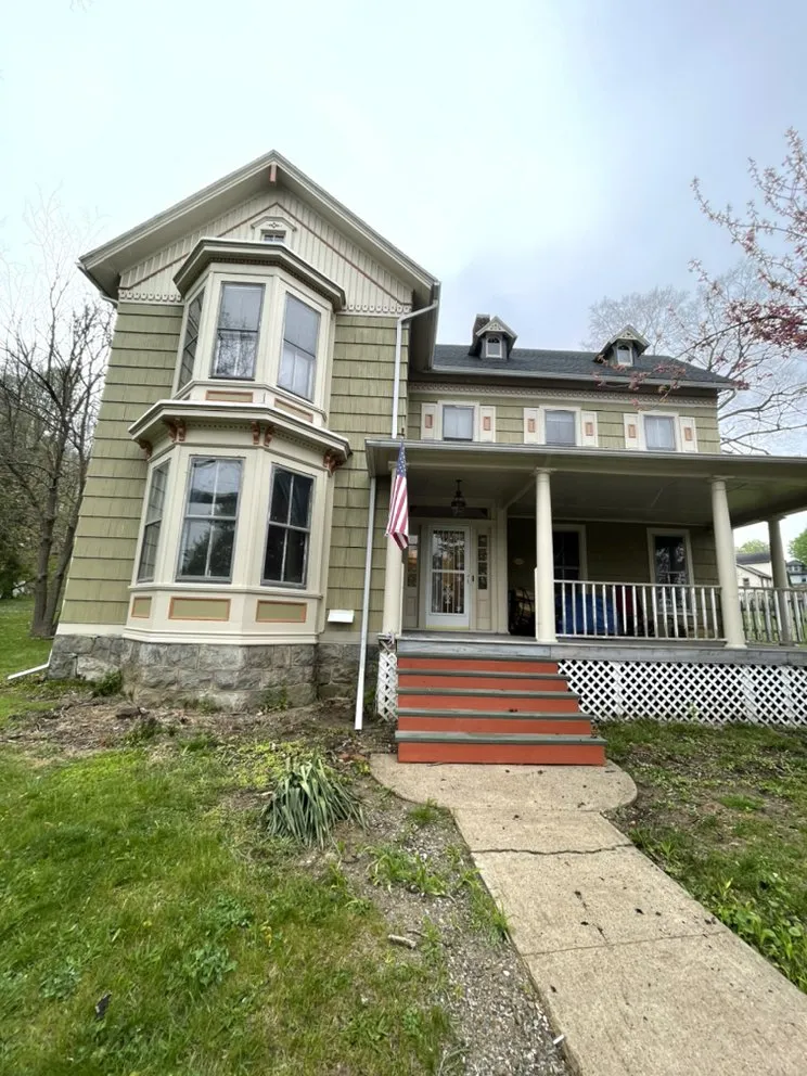 Slide of Cenzo Construction