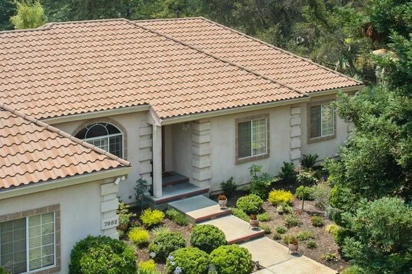 Ceramic Smart Roof Logo