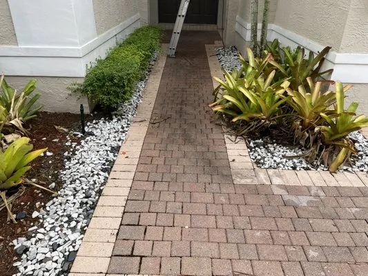 Chamax Pressure Washing Logo