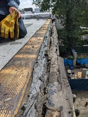 Charlie's Expert Roofing Logo