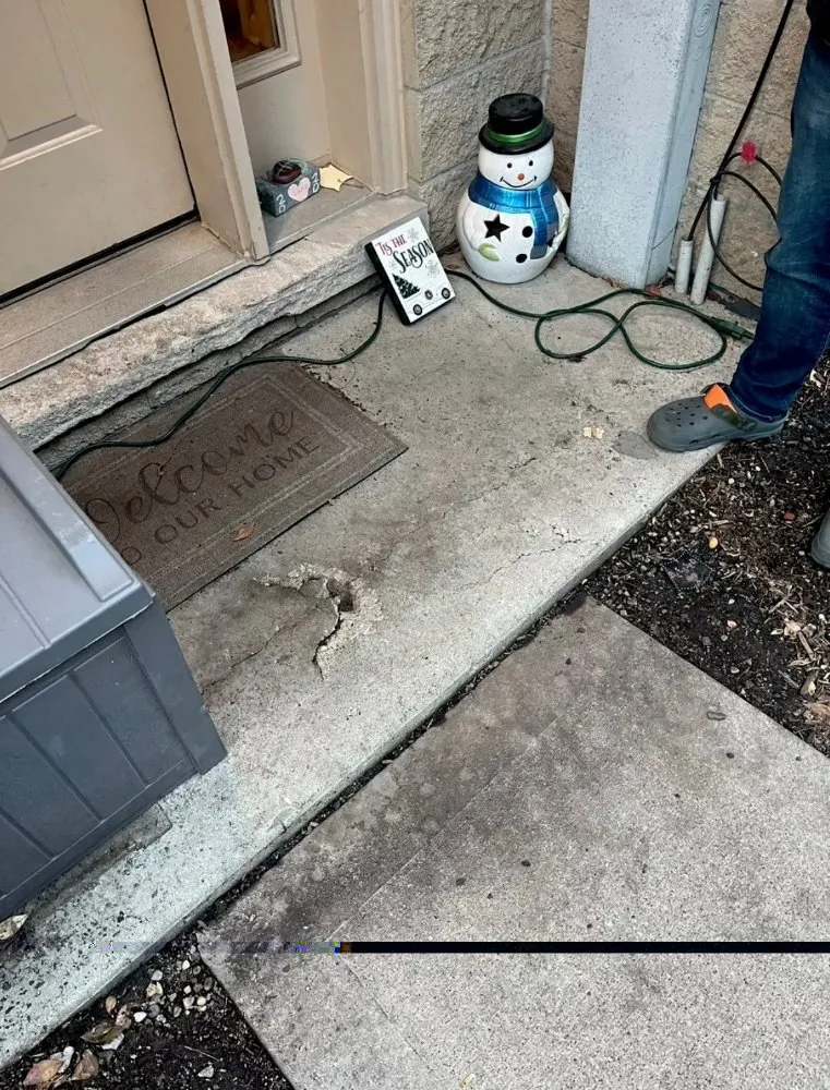 Slide of Chicago's Best Roofing