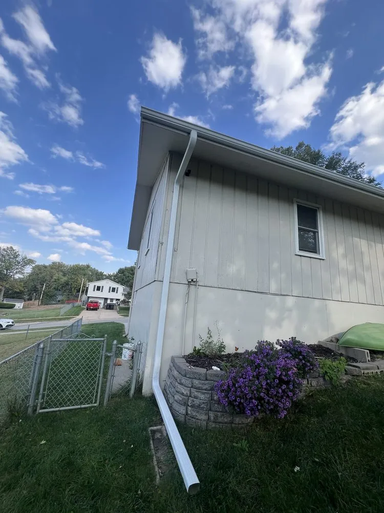 Slide of Chiwas Roofing & Construction