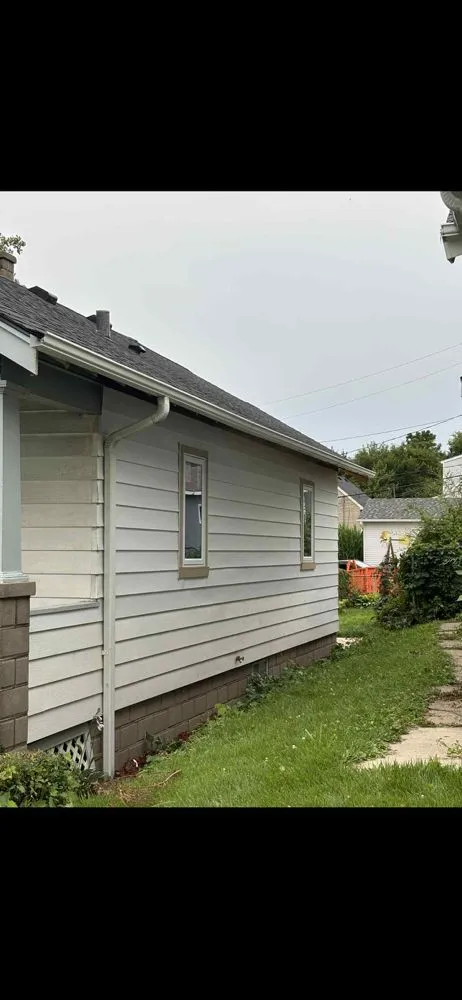 Slide of Chiwas Roofing & Construction