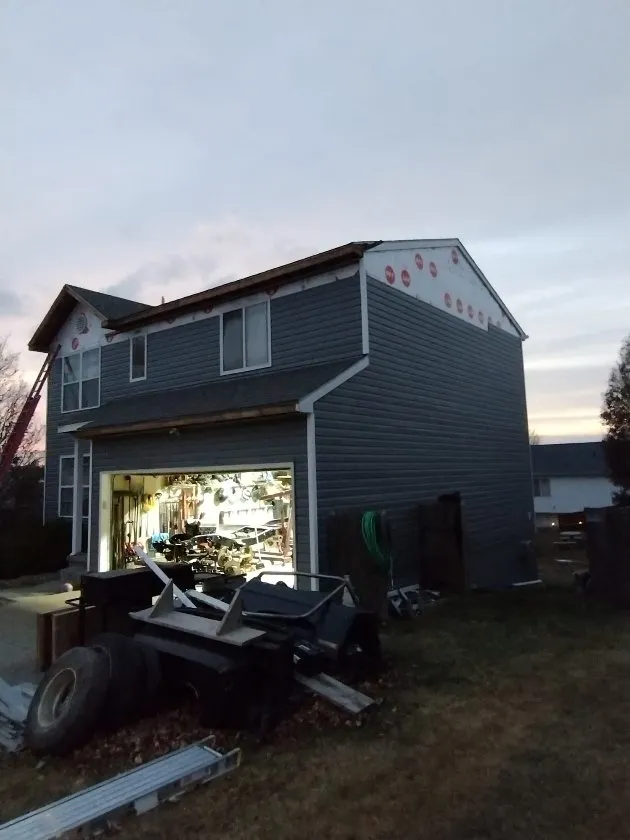 Slide of Chiwas Roofing & Construction