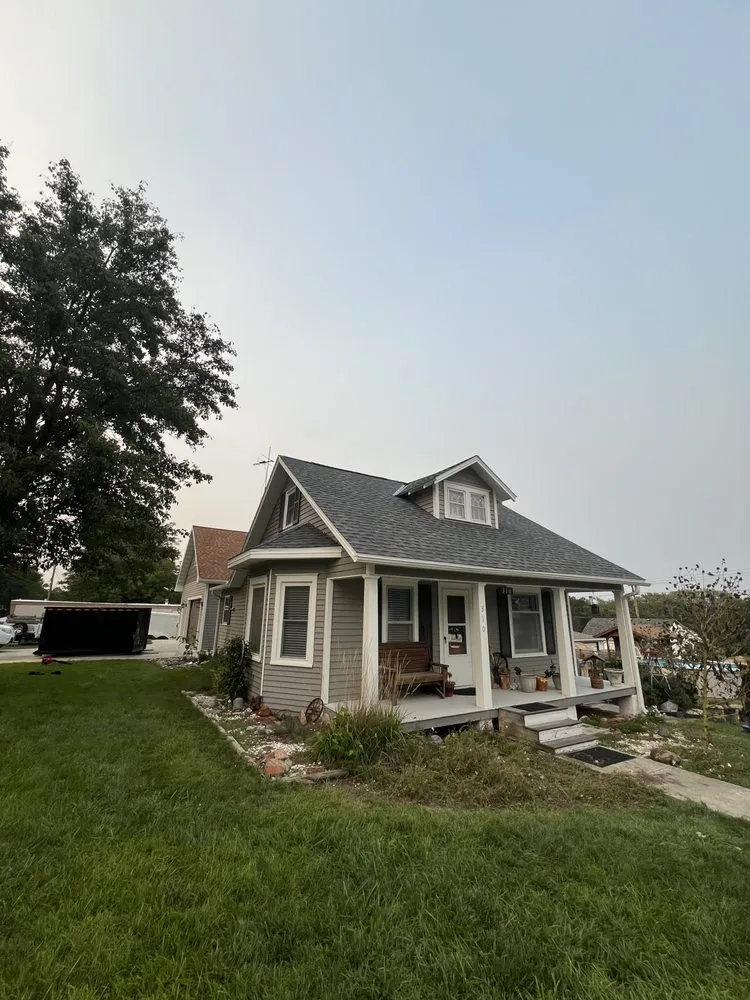 Slide of Chiwas Roofing & Construction