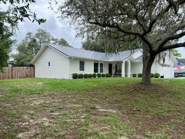 Slide of Chuchian Roofing and Construction