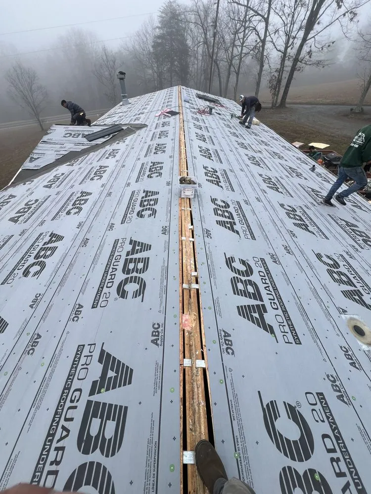 Slide of Chávez Roofing