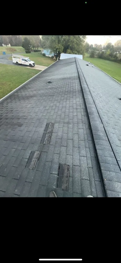 Slide of Chávez Roofing