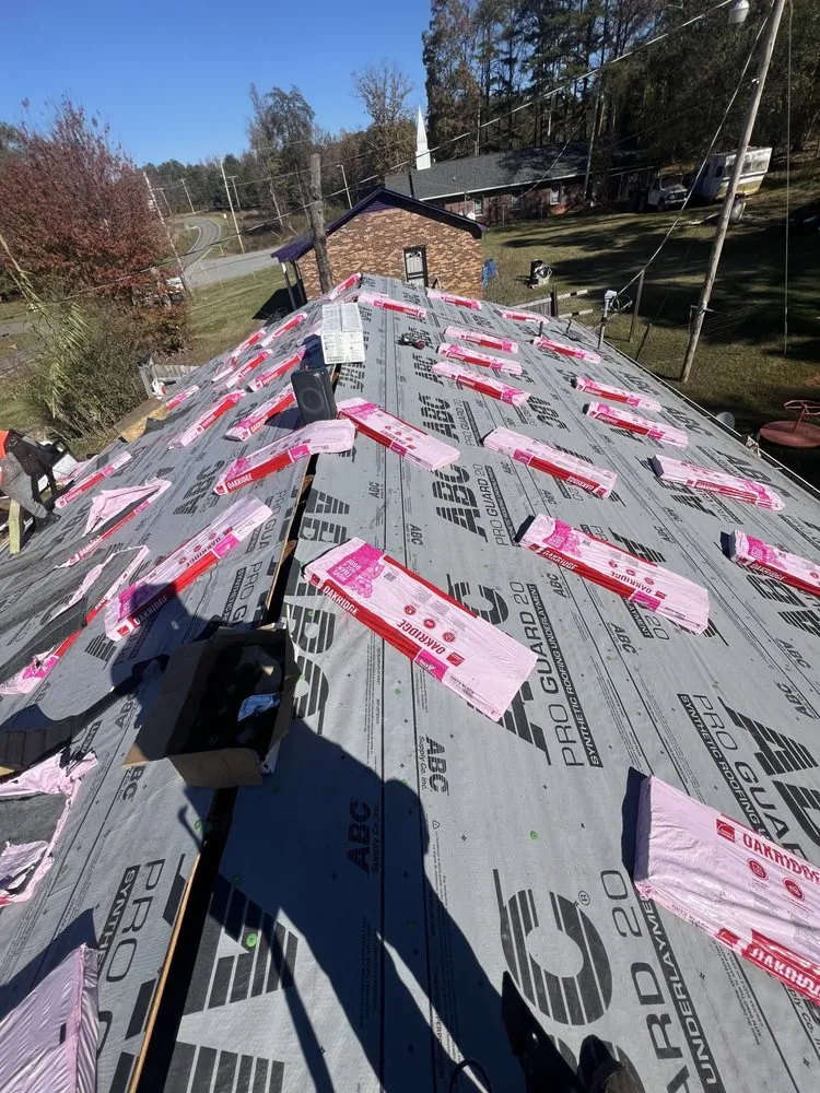 Slide of Chávez Roofing