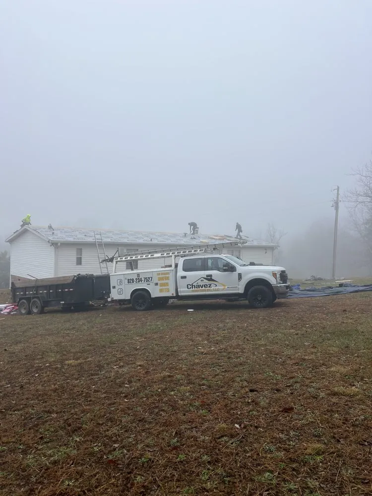Slide of Chávez Roofing