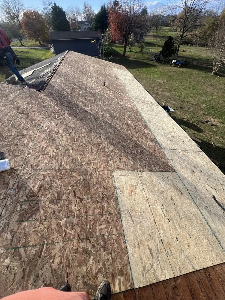 Slide of Chávez Roofing