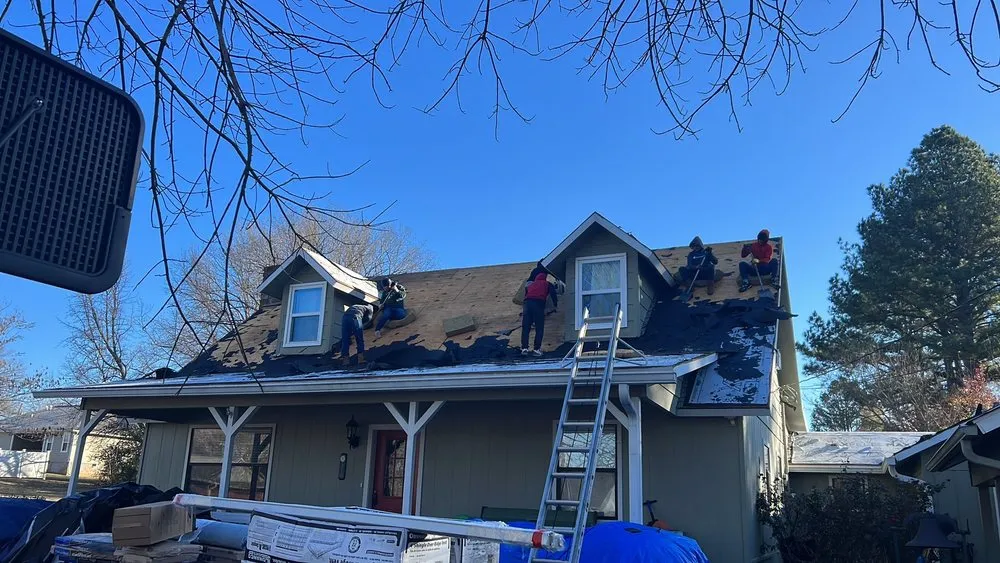 Slide of C&L Unión Roofing