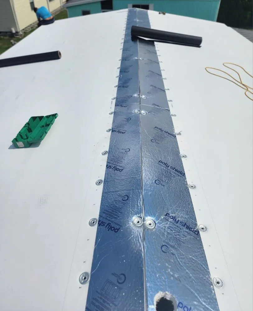 Licensed roof installation experts serving St Petersburg, FL - Clean 2 Preserve