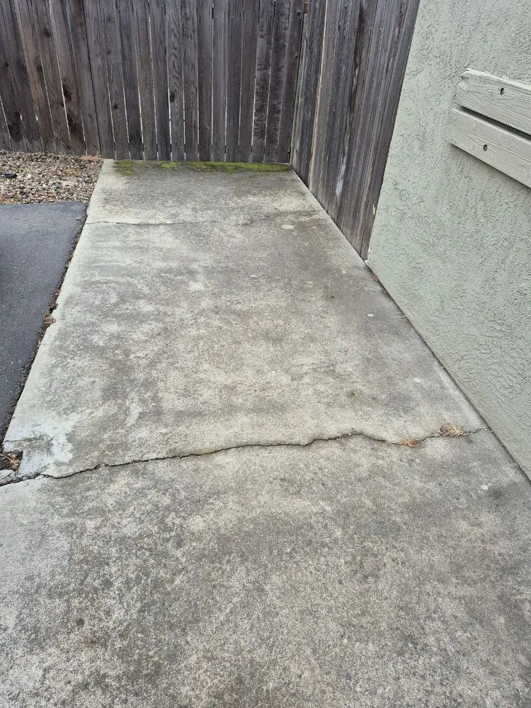 Trusted roof leak repair experts serving Arden-Arcade, CA - Cleaning Gutters Service