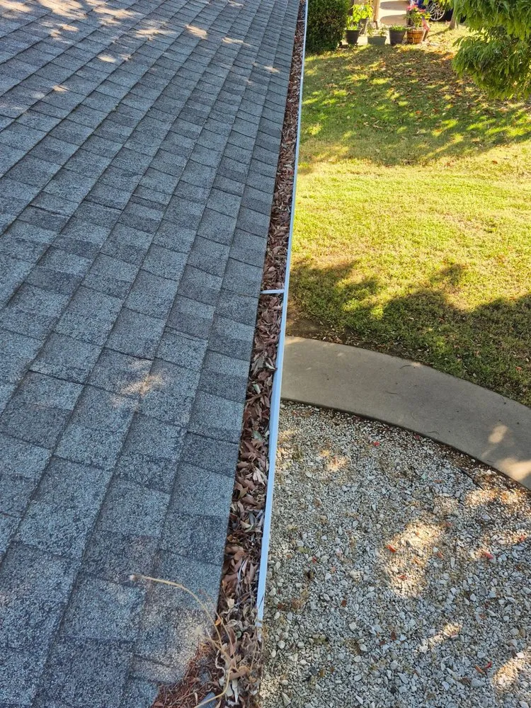 Local residential roofing service for residential properties in Arden-Arcade, CA by Cleaning Gutters Service