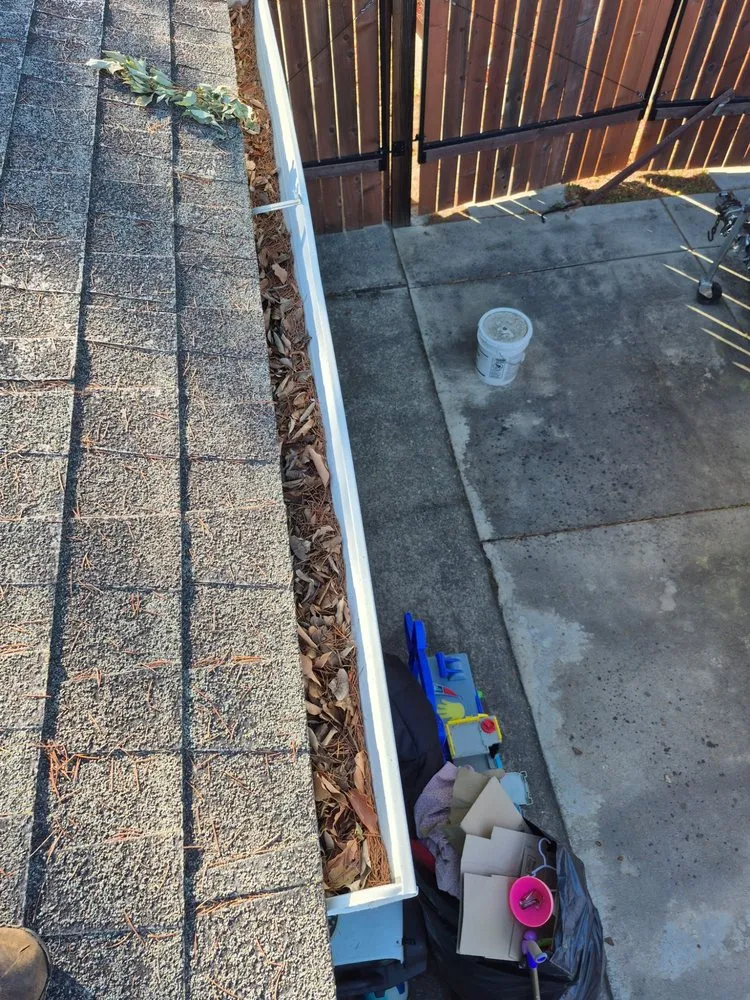Emergency roof leak repair with free inspection across Arden-Arcade, CA - Cleaning Gutters Service