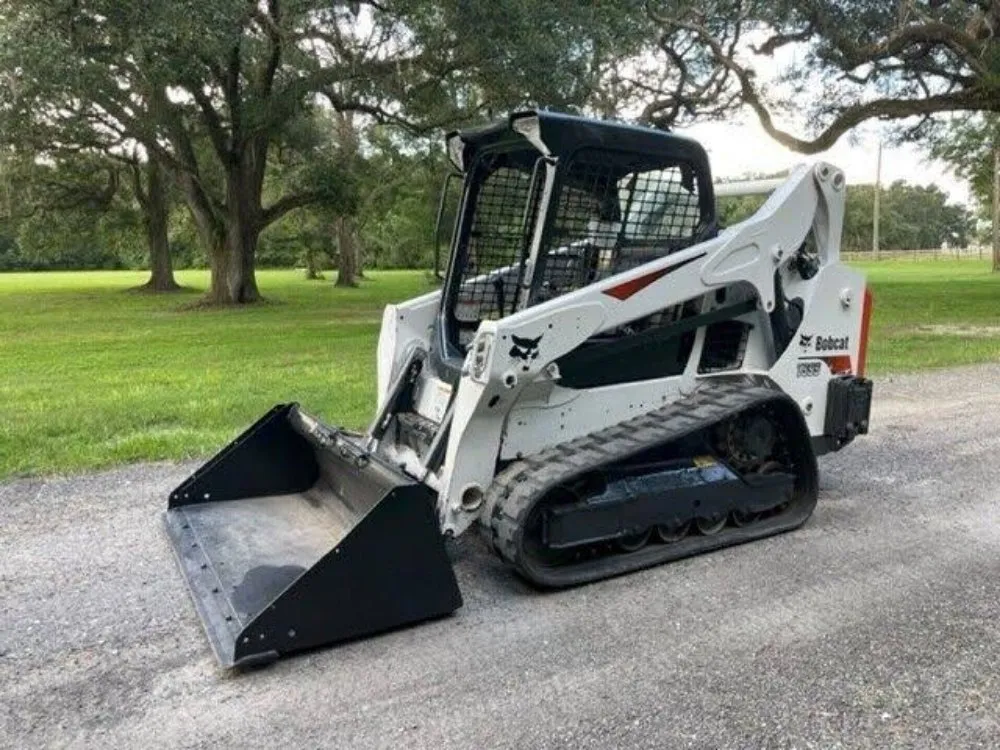 Slide of CM Roofing Florida