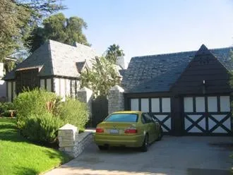 Colonial Roofing Logo