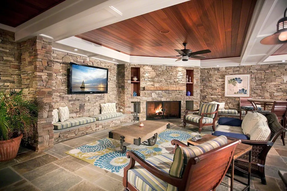 Slide of Combat Contracting