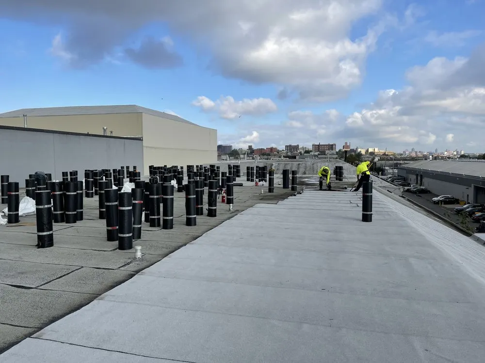 Emergency shingle roofing service experts serving Amityville, CT - Commercial Roofing Solutions