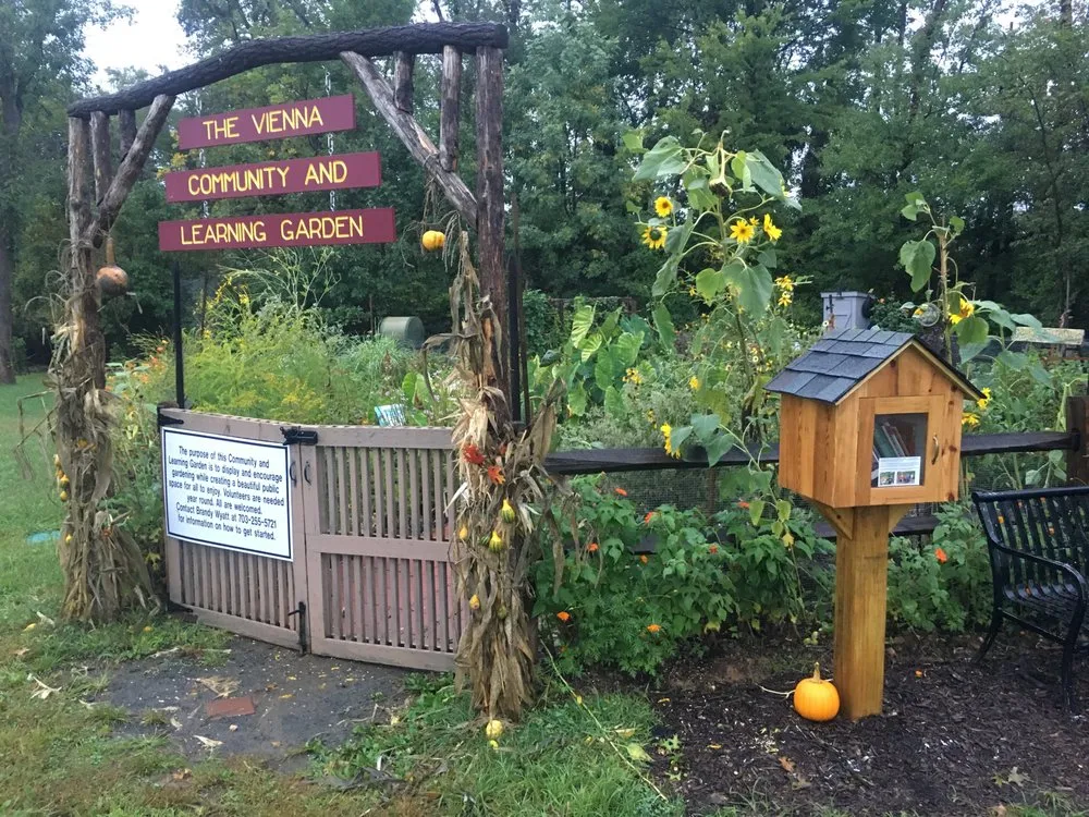 Slide of Commonwealth Roofing & Siding