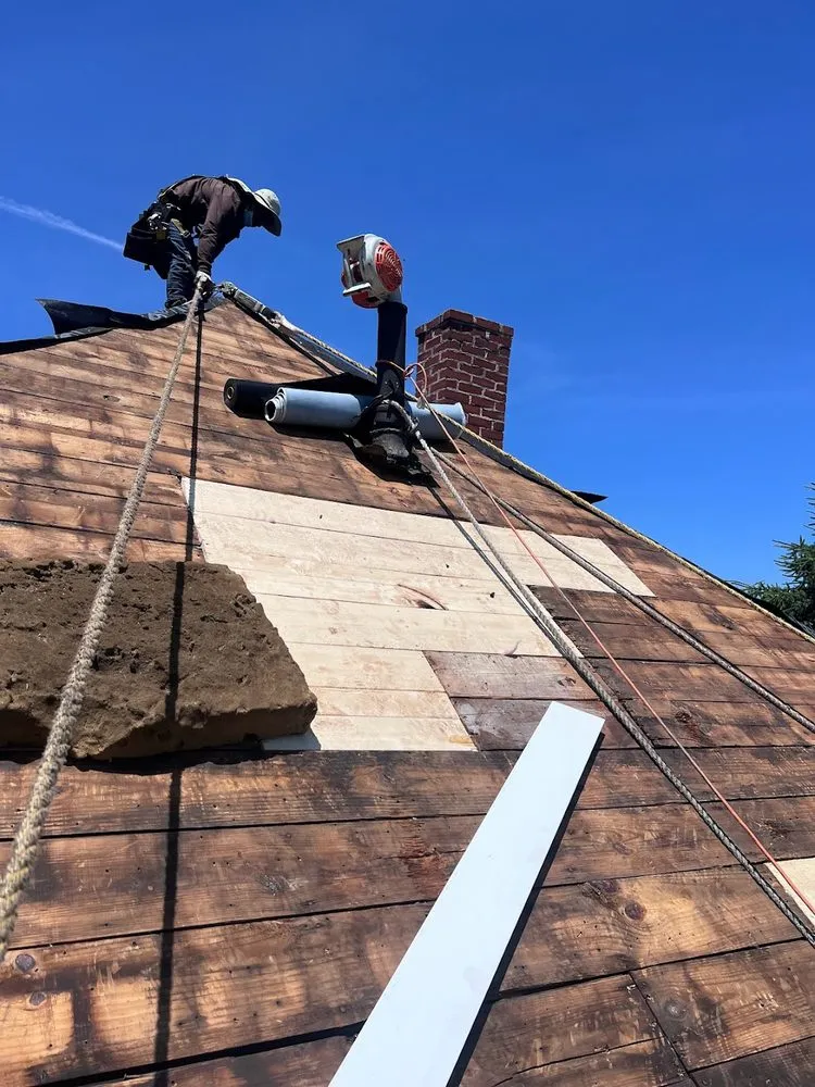 Slide of Commonwealth Roofing and Siding