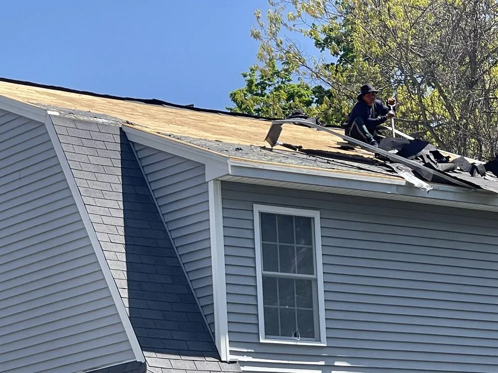 Slide of Commonwealth Roofing and Siding