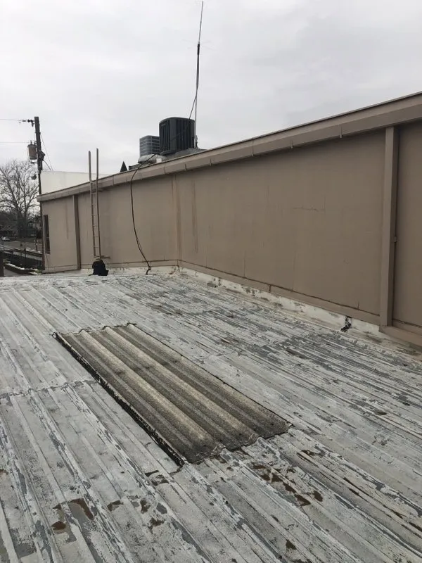 Reliable shingle roofing service with free inspection in Louiseville, KY by Commonwealth Roofing