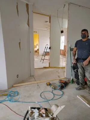 Complete Roofing and Solar Logo