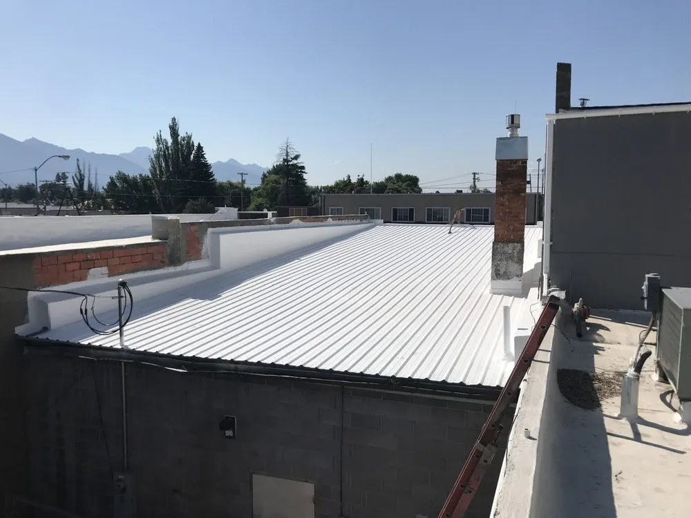 Emergency roof replacement with free inspection in Sweet, ID by Complete Roofing Systems