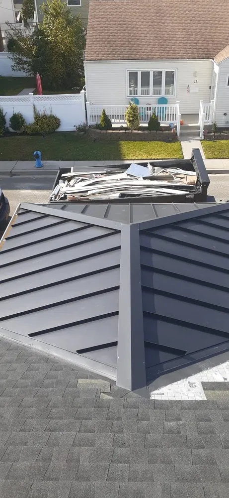 Slide of Construccion On Top