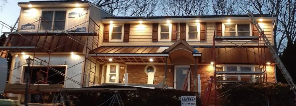 Slide of Construccion On Top