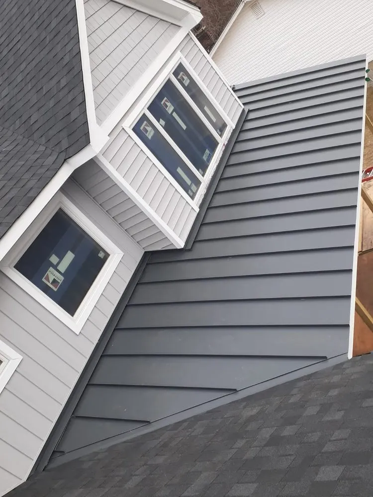 Slide of Construccion On Top