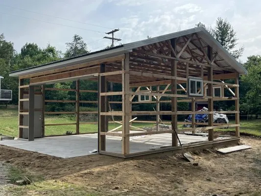 Construction By G & V Logo