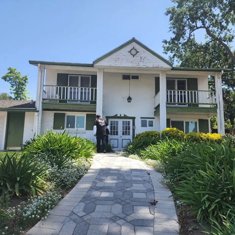 Slide of Construction Home Advisor