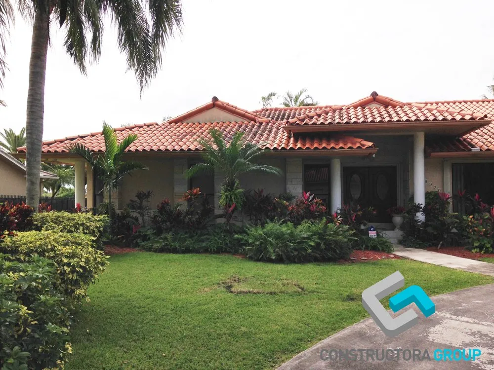 Slide of Constructora Group