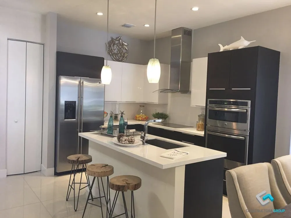 Slide of Constructora Group